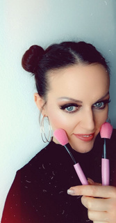 人民网三评“倒奶事件”之二:多少利益暗中驱动?