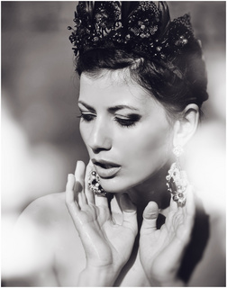 长安街上小年夜 大红灯笼亮起来