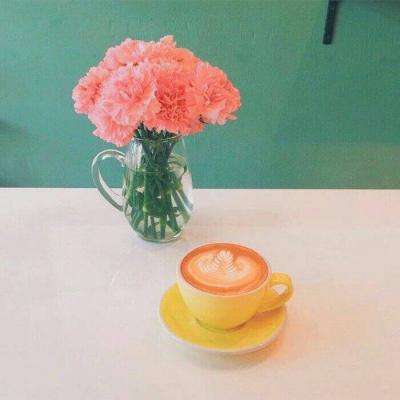 云南开远：村民采收万寿菊