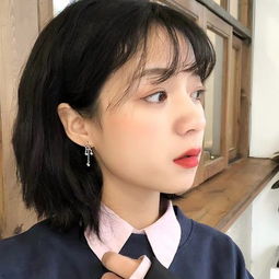 爱泼斯坦进入王室包厢与女王合照曝光,英媒:王室再度蒙羞