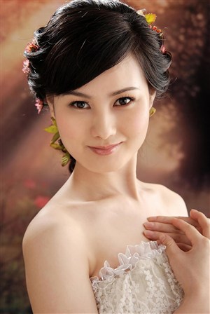 三维控股集团股份有限公司关于董事辞任暨选举职工代表董事的公告